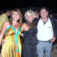 Katja Pišot (voditeljica predstavitvenih večerov), Lada Tancer (občina Piran) in Katjin oče Venčeslav so bili veselo razpoloženi, še zlasti Pišotovi, saj je Katja v veselem pričakovanju