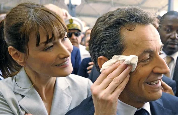 Temnim oblakom, ki se že nekaj časa zbirajo nad nekdanjim francoskim predsednikom Nicolasom Sarkozyjem, so se danes pridružili še novi