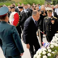 Na ploščadi pred nekdanjim taboriščem Stalag XVIII D je Sergej Lavrov  položil venec v spomin na umrle vojne ujetnike