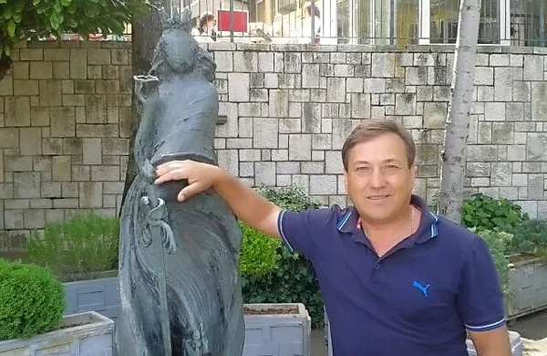 Branko Mešelj iz Dobrne: “Včasih je bilo tu boljše, kot je zdaj. V spominu imam složnost rudarjev, ki smo prihajali iz Velenja v Fieso. Pijača je bila poceni, rudarji so uživali, se družili, peli. Zdaj je tu bolj mrtvo, to je običajen hotel, odprt za