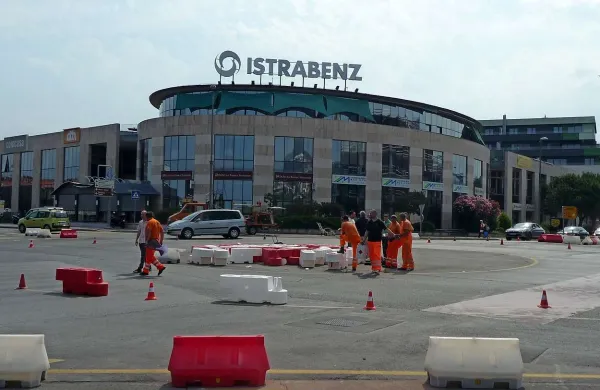 Čez nekaj dni bo družba Grafist pri tržnici začela graditi “pravo” krožišče