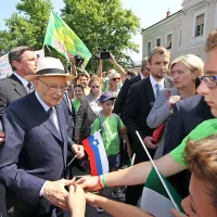 Na Trgu Evropa sta se predsednika spomnila vstopa Slovenije v EU pred desetletjem  
