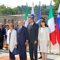 Predsednika: Mir ni le čas brez vojne