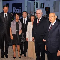 Skupinska fotografija treh državnikov z Riccardom Mutijem