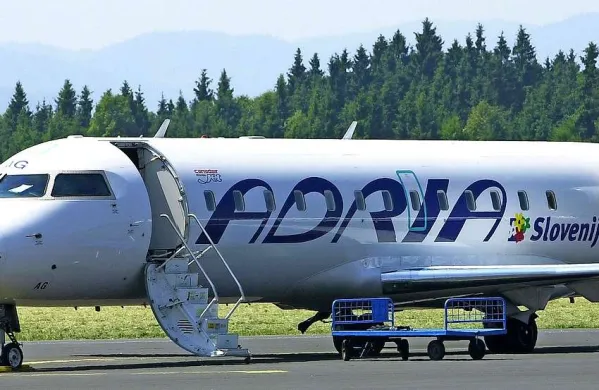 Evropska komisija je presodila, da štiri dokapitalizacije Adrie Airways med letoma 2007 in 2011 bodisi ne predstavljajo državnih pomoči bodisi gre za dovoljeno državno pomoč