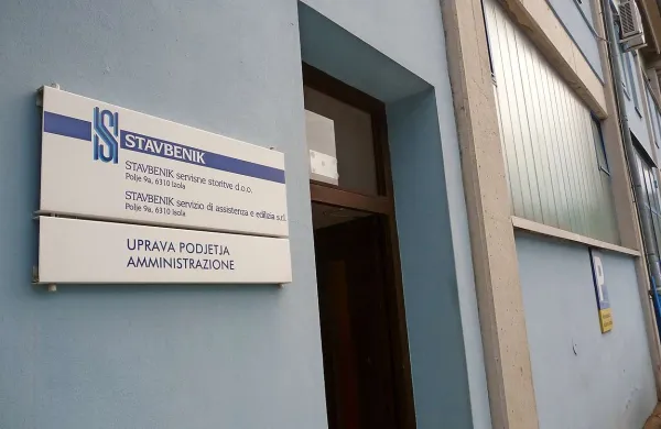 Stavbenik - servisne storitve do nadaljnjega ostaja v izolski industrijski coni, do kdaj, pa je še uganka