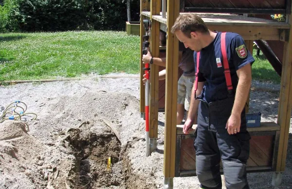 Če bi odgovorni prej pogledali v sistem PISO, pravijo v Adriaplinu, bi ugotovili, da morda ravno pod igralom na fotografiji, gotovo pa v bližini, vodi plinovod 