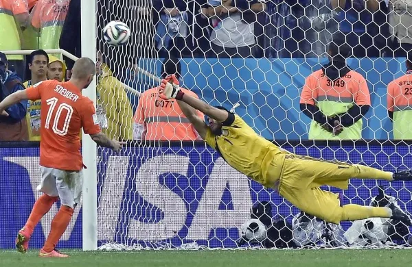 Sergio Romero je tako ubranil enajstmetrovko Wesleyju 
Sneijderju