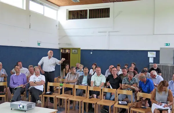 Osnutek novega občinskega prostorskega načrta Občine Divača je, tako je pokazala javna obravnava v sredo zvečer,  najbolj zmotil domače obrtnike iz zadruge Škorš. Ti  bi radi novo obrtno cono, kjer bi bile parcele po zanje sprejemljivih cenah, česar si