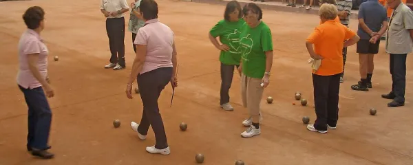 Na turnirju v balinanju je sodelovalo osem ekip