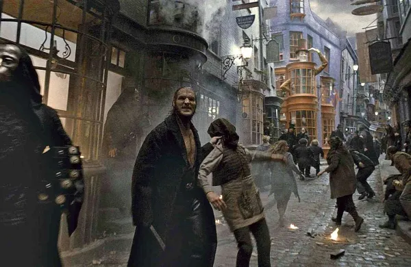 Britanskega igralca Davida Legena, ki je v nizu filmov o čarovniku Harryju Potterju igral volkodlaka Fenrirja Siwodlacka, so v Dolini smrti v ZDA našli mrtvega