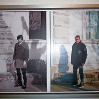 Glasbenik in nekdanji Faraon Nelfi Depangher leta 1968 in  2014 na Trgu 29. novembra oziroma Velikem trgu