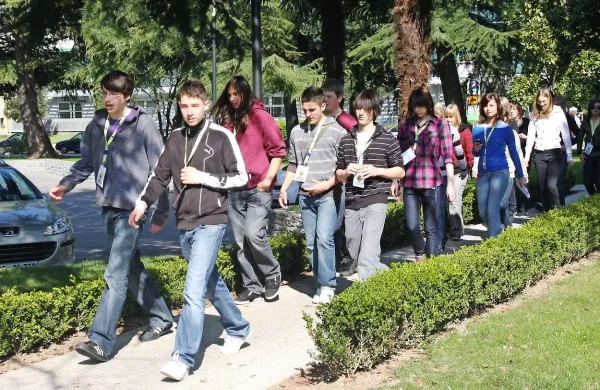  Medtem ko se v Ajdovščini dogovarjajo o uvajanju občinskih štipendij za perspektivne in nadarjene dijake in študente, take štipendije že dolgo podeljujejo v občinah  Šempeter-Vrtojba in Nova Gorica