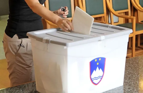Jutri  ob 7. uri se bodo odprla volišča za sedme (druge izredne) parlamentarne volitve v samostojni Sloveniji
