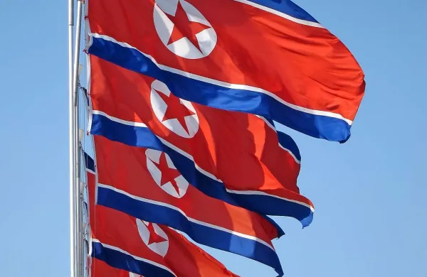 Severna Koreja je  zagrozila z razširitvijo svojega jedrskega programa, potem ko je v južnokorejski Busan prispela ameriška letalonosilka George Washington
