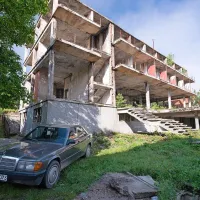 Zapuščina zadnje vojne je vidna na vsakem koraku