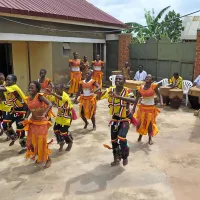 Ansambel Peace Africa na vrhuncu svojega nastopa. Škoda je le, ker fotografija ne prenaša zvoka.
