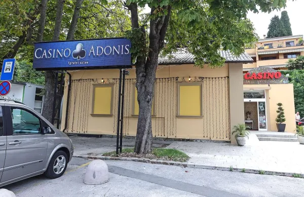 Igralni salon Adonis bi z avtobusne postaje radi preselili na portoroško promenado 