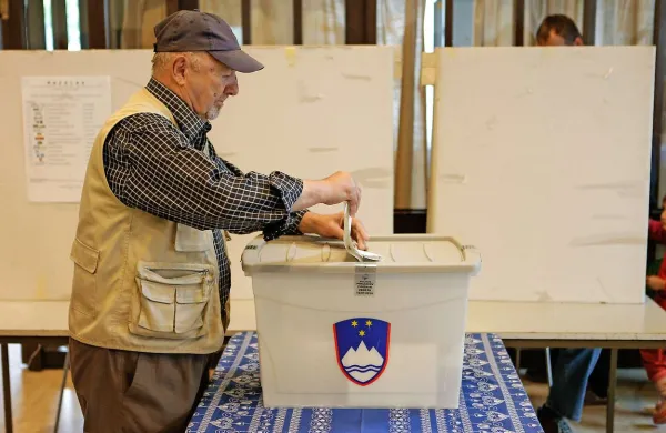 Volilna udeležba je bila do 11. ure 15,43-odstotna, kar predstavlja dobrih 264.000 volilnih upravičencev