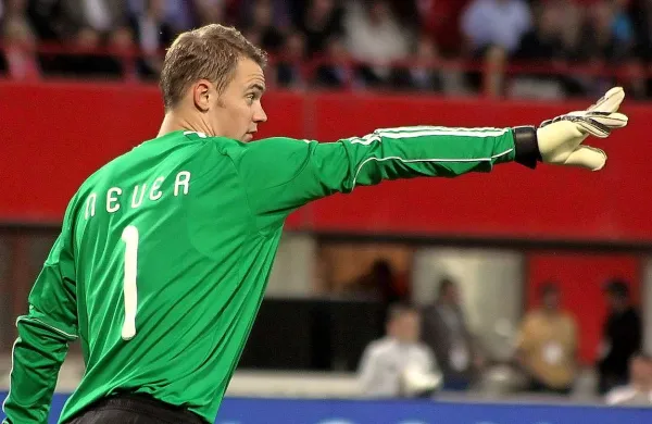 Nemec Manuel Neuer, najboljši vratar svetovnega prvenstva 
v Braziliji, je imel po uradni statistiki na turnirju skupaj 244 
uspešnih podaj, kar je dve več od Argentinca Lionela Messija, 
ki je bil izbran za najboljšega igralca SP