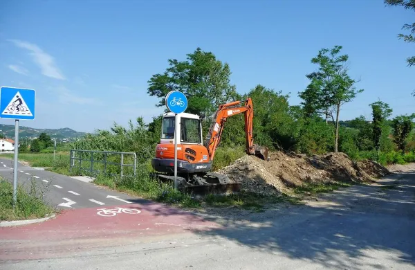 Kmalu po kolesarski poti med njivami
