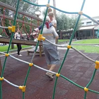Dotrajane vrvi so delavci Komunale oblepili