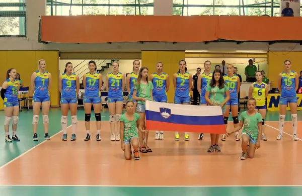 Slovenska dekleta pred sobotnim zadnjim nastopom v evropski ligi