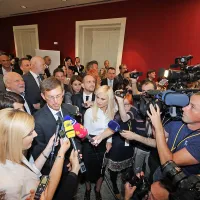  Miro Cerar, verjetni bodoči mandatar,  je ob sporočilu rezultatov predčasnih volitev težko skrival presenečenje  