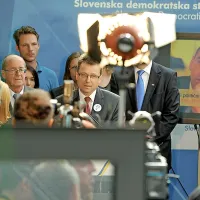 V SDS niso skrivali razočaranja, prepričani so, da se jim je zgodila krivica. Po izjavi podpredsednika stranke Zvonka Černača so se umaknili pred novinarji.