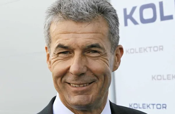 Kolektor, ki ga vodi Stojan Petrič, pri  prevzemanju  pozna samo dve poti: ali pridobi vsaj 51-odstotni delež ali se iz njih umakne