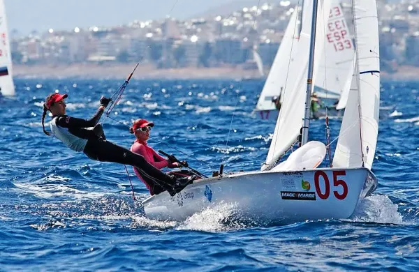Slovenski jadralki Tina Mrak in Veronik Macarol sta osvojili bronasto medaljo odprtem na evropskem prvenstvu v razredu 470
