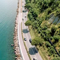 V Izoli so v torek  predstavili dve izmed idejnih zasnov ureditve obale med Izolo in Koprom za čas, ko bo glavnina prometa speljana skozi predor Markovec