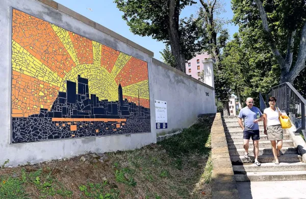 Stopni&scaron;če ob Bastionu krasi mozaik