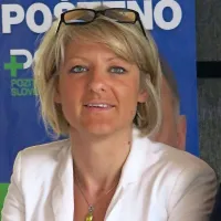 Tina Komel