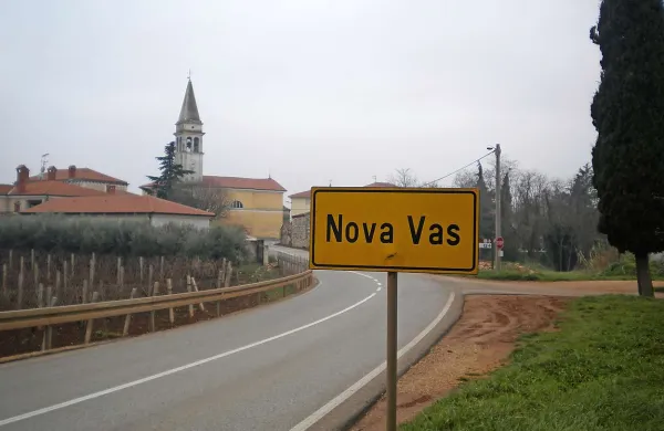 Enver Velić trdi, da v Koper hodi po nakupih, predvsem po gradbeni material za svojo hišo v Novi Vasi pri Poreču, ne pa  prežat na  ženske