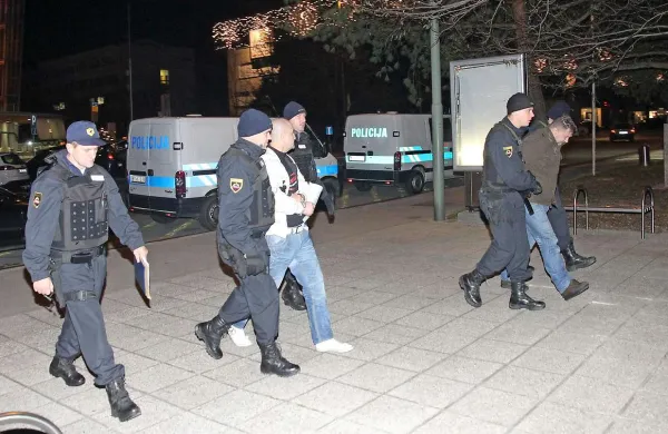 Predvidoma konec avgusta naj bi bila znana sodba še zadnjima dvema članoma združbe, ki so jo kriminalisti razbili konec lanskega leta
