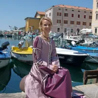 Suzana Klemenčič bo oblečena v ročno izdelano srednjeveško obleko