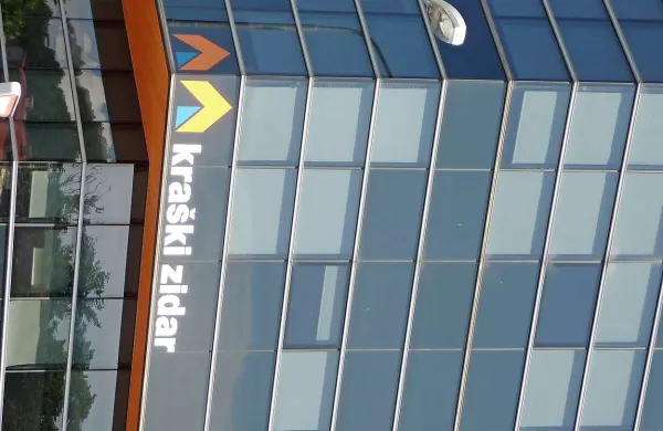 Prej ali slej bo stečajna upraviteljica začela iskati  kupca tudi za poslovno stavbo v Sežani, kjer je bil sedež propadlega gradbinca