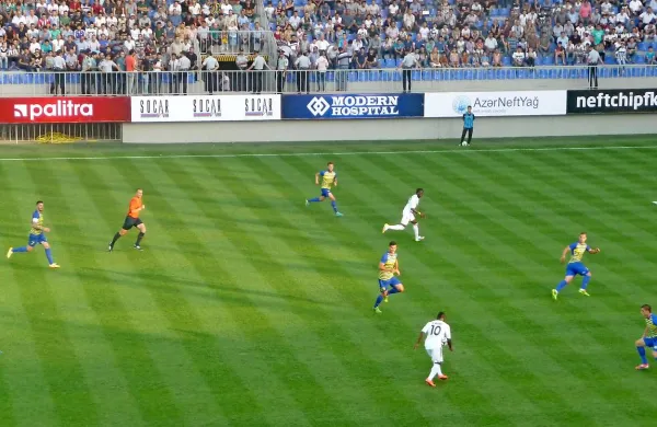 Nogometaši Luke Koper so na prvi tekmi 2. predkroga evropske lige v Bakuju premagali Nefči z 2:1