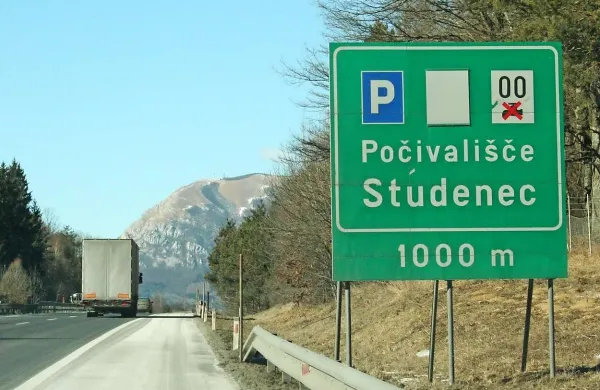 Na mejnem prehodu Obrežje so policisti   prijeli 39-letnega državljana Kosova, ki je osumljen, da je decembra lani na počivališču Studenec skupaj s pajdašem državljanu Turčije ukradel 11.000 evrov