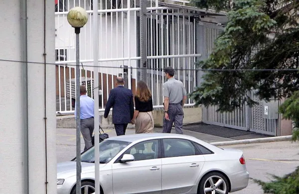  Janezu Janši, ki na Dobu prestaja dveletno zaporno kazen zaradi obsodbe v zadevi Patria, se izteka 30-dnevno sprejemno obdobje