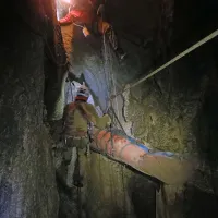 Reševanje skozi 180 metrov visoko vertikalo je bilo izjemno zahtevno