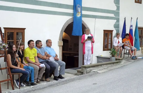 Razstava je zdaj v Podbrdu, nato bo gostovala v Cerknem, Idriji in Novi Gorici 