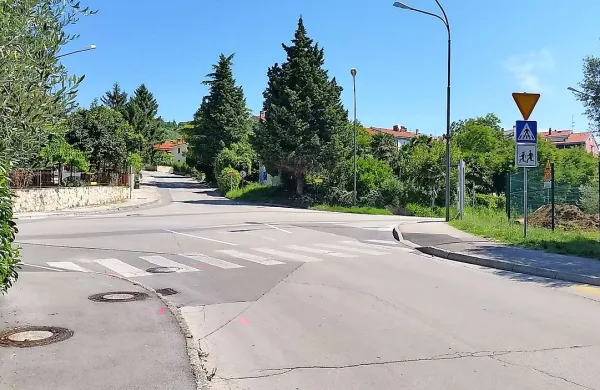 Pri Osnovni šoli Lucija, na križišču Liminjanske ceste in ulice Borcev NOB v Luciji, bo po novem montažno krožišče