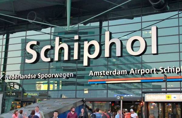 Letalo Malaysia Airlines je v četrtek kmalu po poldnevu vzletelo z amsterdamskega letališča, čez nekaj ur pa je strmoglavilo na vzhodu Ukrajine blizu meje z Rusijo