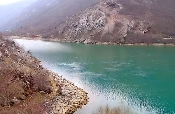 Iz Bosne in Hercegovine je danes pozno popoldne prišla žalostna novica, da se je v jezeru Salakovac v bližini Mostarja utopil Jakob M., 33-letni potapljač iz Kopra