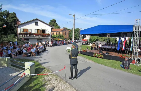 Včeraj popoldne so se na spominski slovesnosti na Artvižah poklonili žrtvam tragičnih medvojnih dogodkov