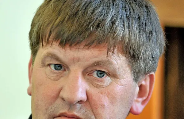 Predsednik SLS Franc Bogovič je po tem, ko je stranka po doslej znanih podatkih na volitvah izpadla iz parlamenta, članom izvršilnega odbora danes ponudil svoj odstop