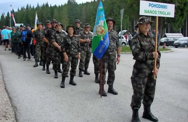 Ob sestopu s Triglava se pohodniki vsako leto na Pokljuki  udeležijo proslave v spomin prvih pristopov partizanskih patrulj na Triglav leta 1944. Vipavski in Ajdovski pohodniki so še posebej ponosni, da sta med njimi potomca enega od partizanov, ki je