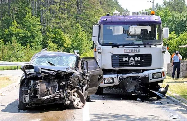 Balinarska sobota je bila v križišču pri Klani usodna za strastnega balinarja, njegovo partnerko in prijatelja